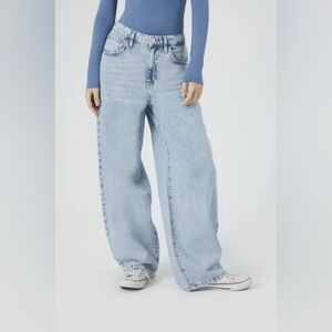 *NWT* FOREVER 21, Mid-rise, Baggy Fit, Wide Straight, Light Wash Denim , Sz 28
